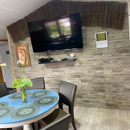 Grand Chalet Tout Equipe 6 Personnes Proche Des Plages Du Debarquement Sommervieu Εξωτερικό φωτογραφία